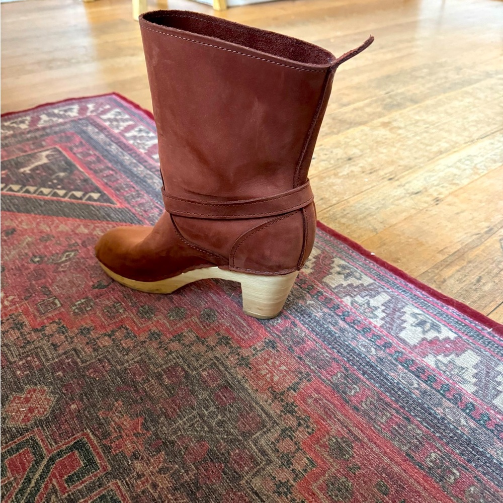 Clog boots